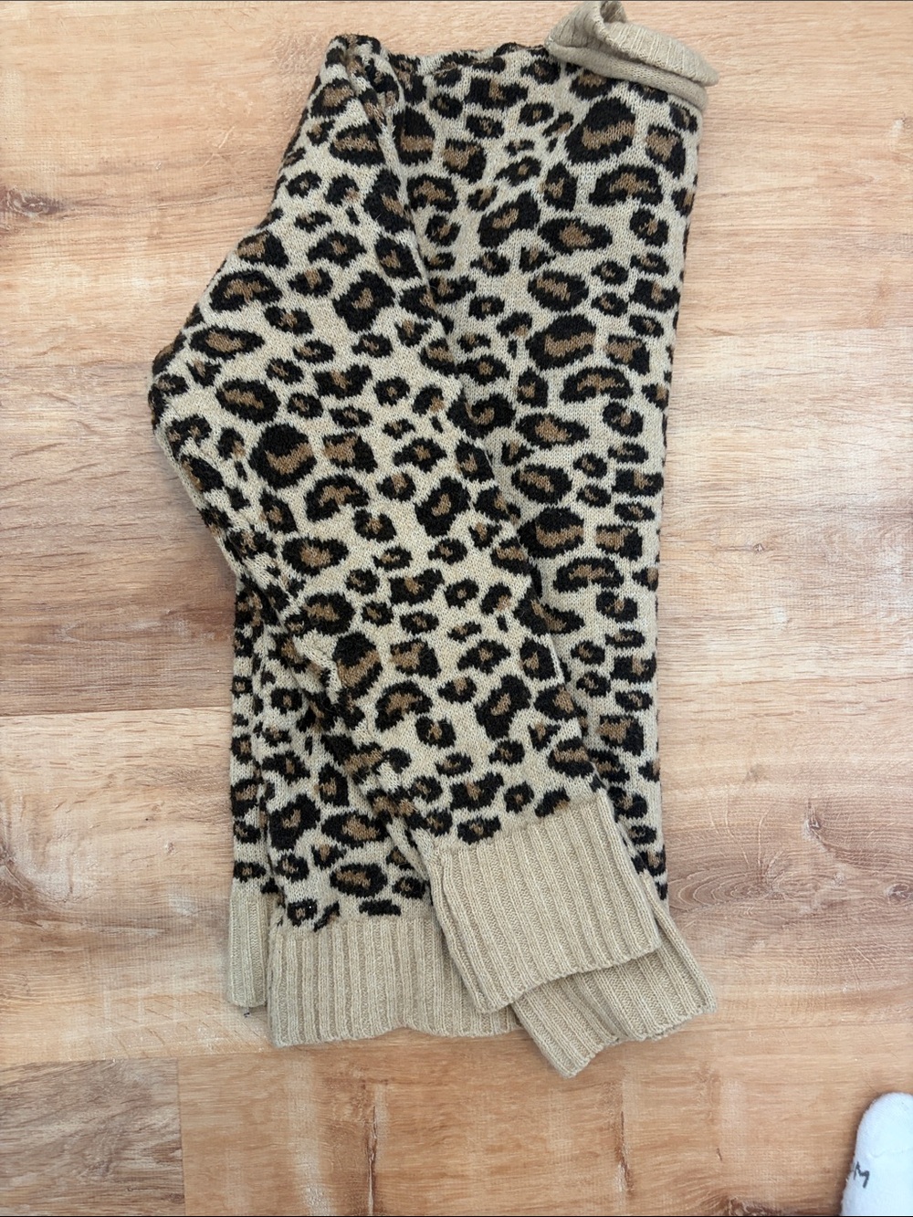 Cheetah print pull over sweater - Picture 2 of 3